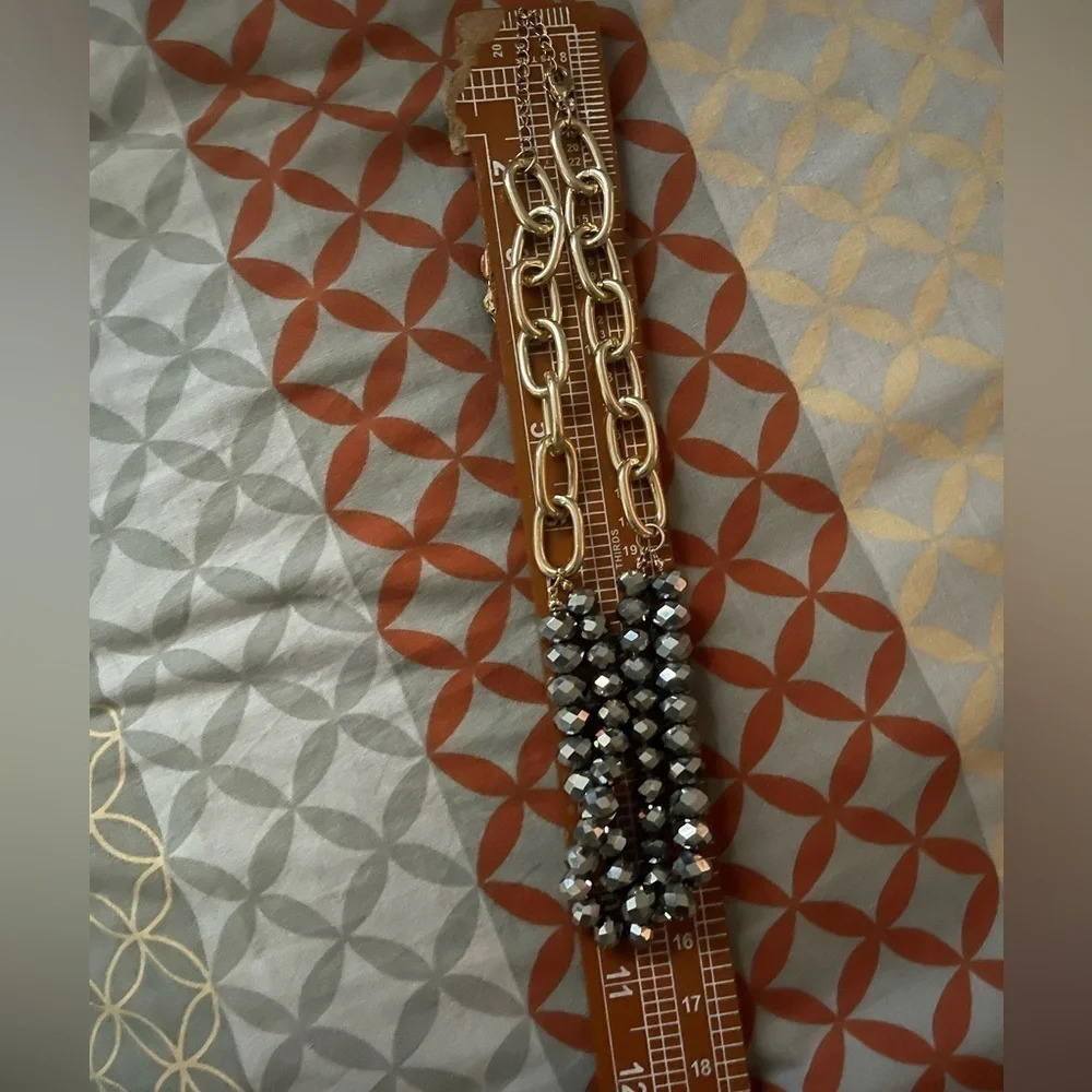 Grey Beaded Layered Necklace Gold Tone Chain - Picture 4 of 4